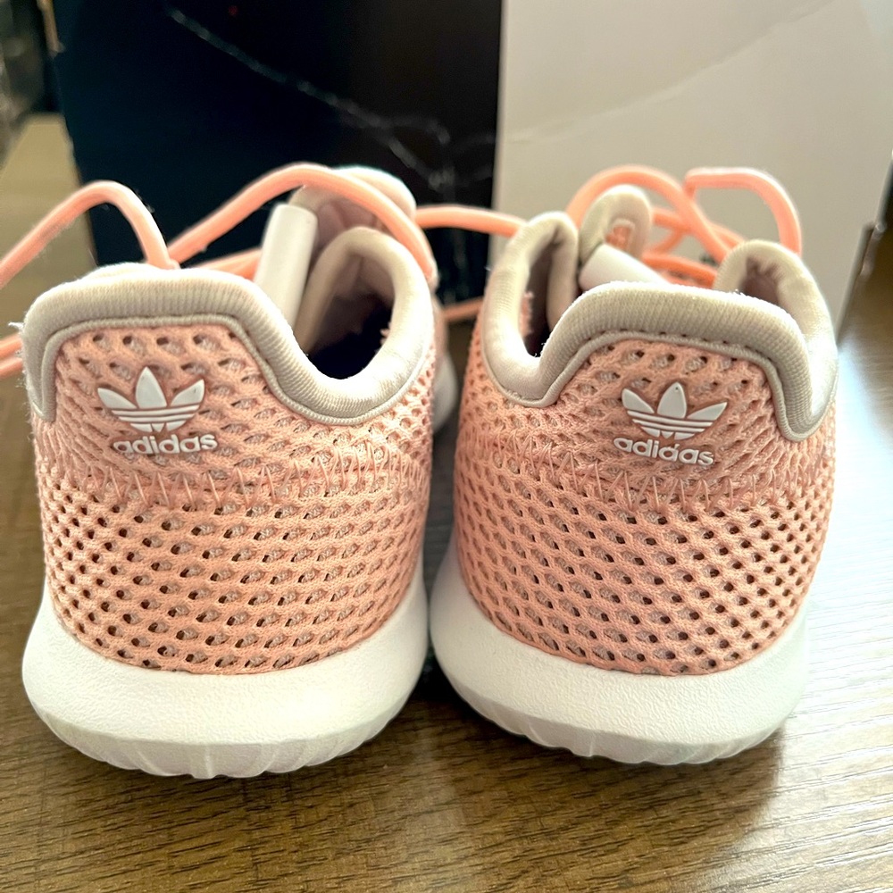 Girl’s Adidas size 8k